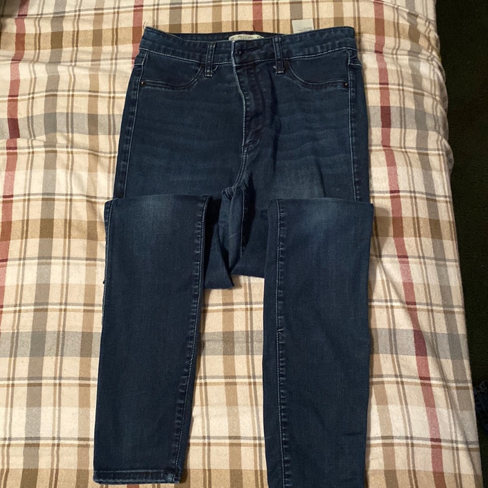 Abercrombie & Fitch size 6R.